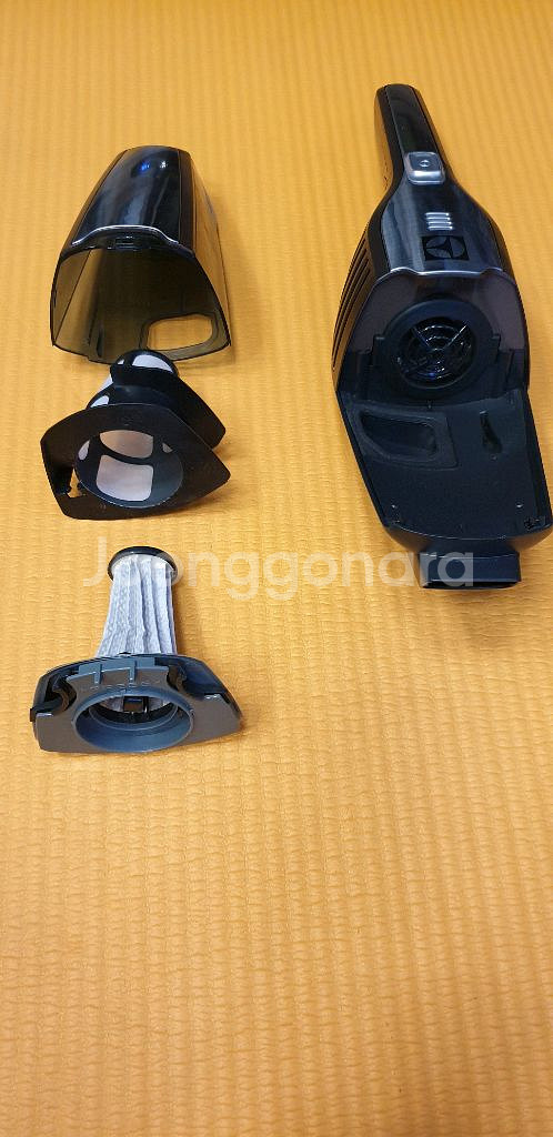 일렉트로룩스 무선청소기 ZB3105AK--4