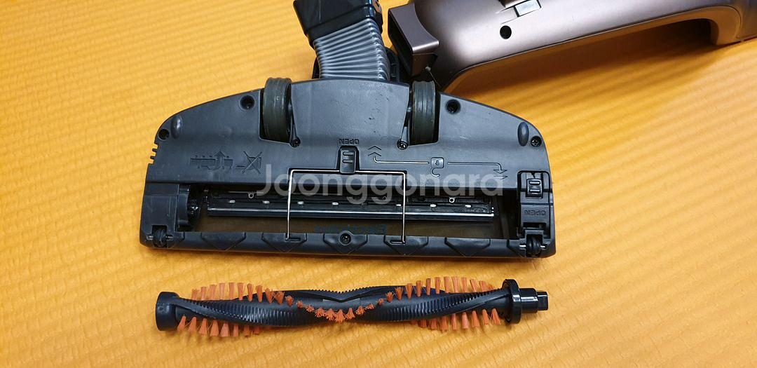 일렉트로룩스 무선청소기 ZB3105AK--5