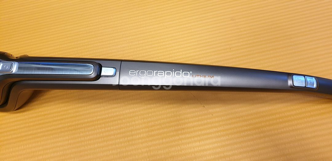 일렉트로룩스 무선청소기 ZB3105AK--8