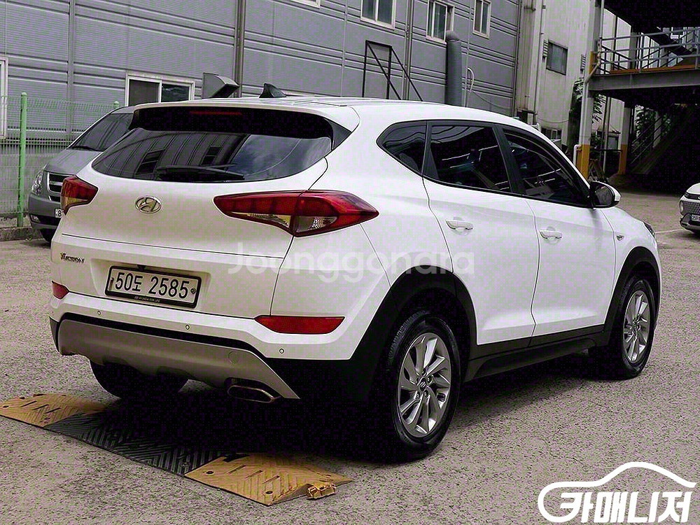 [현대]올뉴투싼 디젤 1.7 2WD 스마트 (5인승)--3