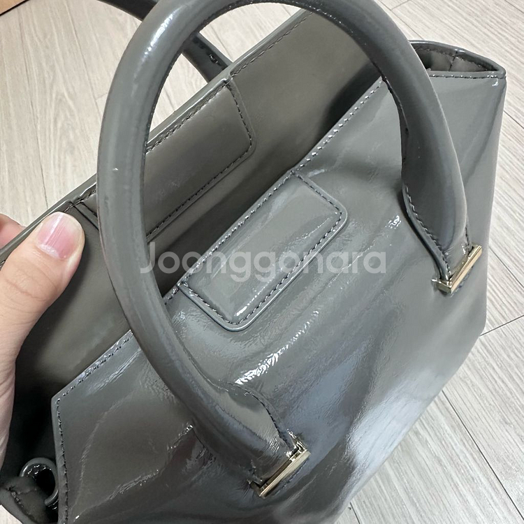 소윰 페이턴트 백/정상가 238000원--5