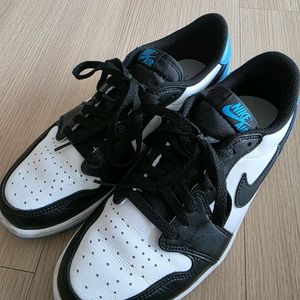 나이키 조던1 로우 OG 블랙 앤 다크 파우더 블루 2
