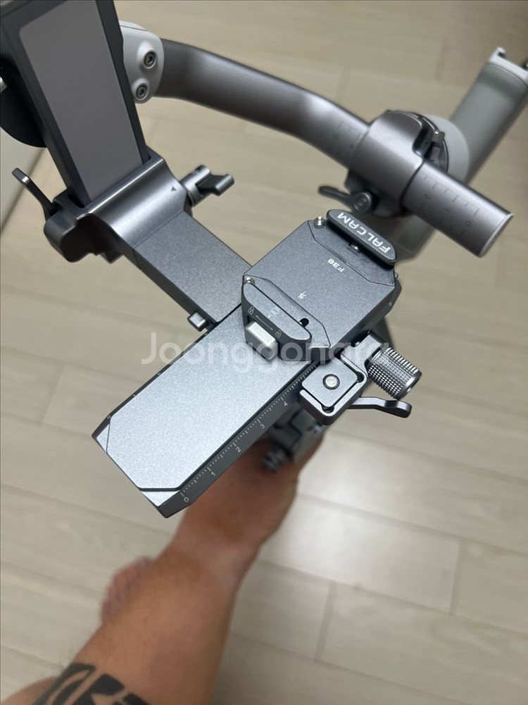 DJI RS 4 Mini 콤보 짐벌--4
