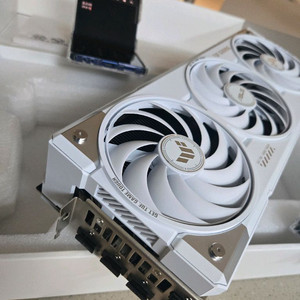 (평택)RTX 5070 Ti TUF 게이밍 OC 화이트