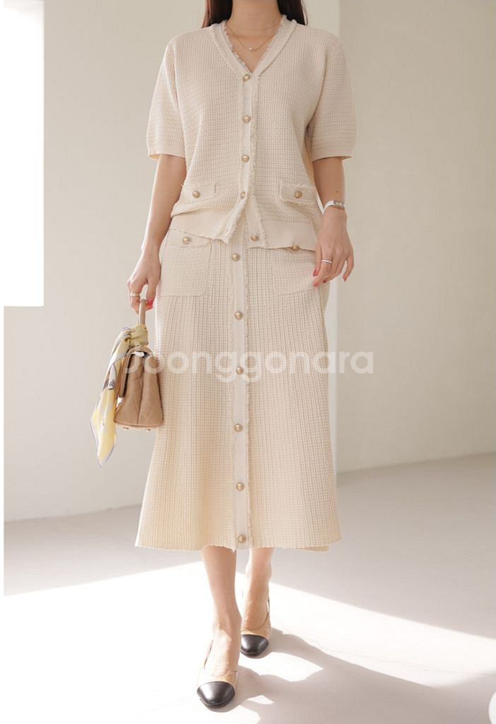 새상품) 6만 트위드 니트 가디건 + 니트 스커트 세트--4