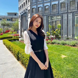 로아르 블랙 쉬폰 소매 원피스