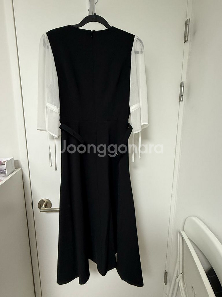 로아르 블랙 쉬폰 소매 원피스--5