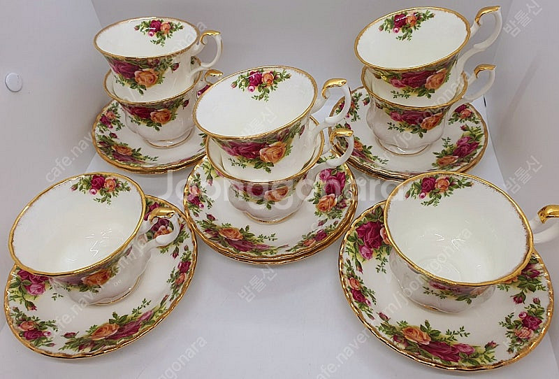 영국 로얄알버트 황실장미찻잔 1조값--1