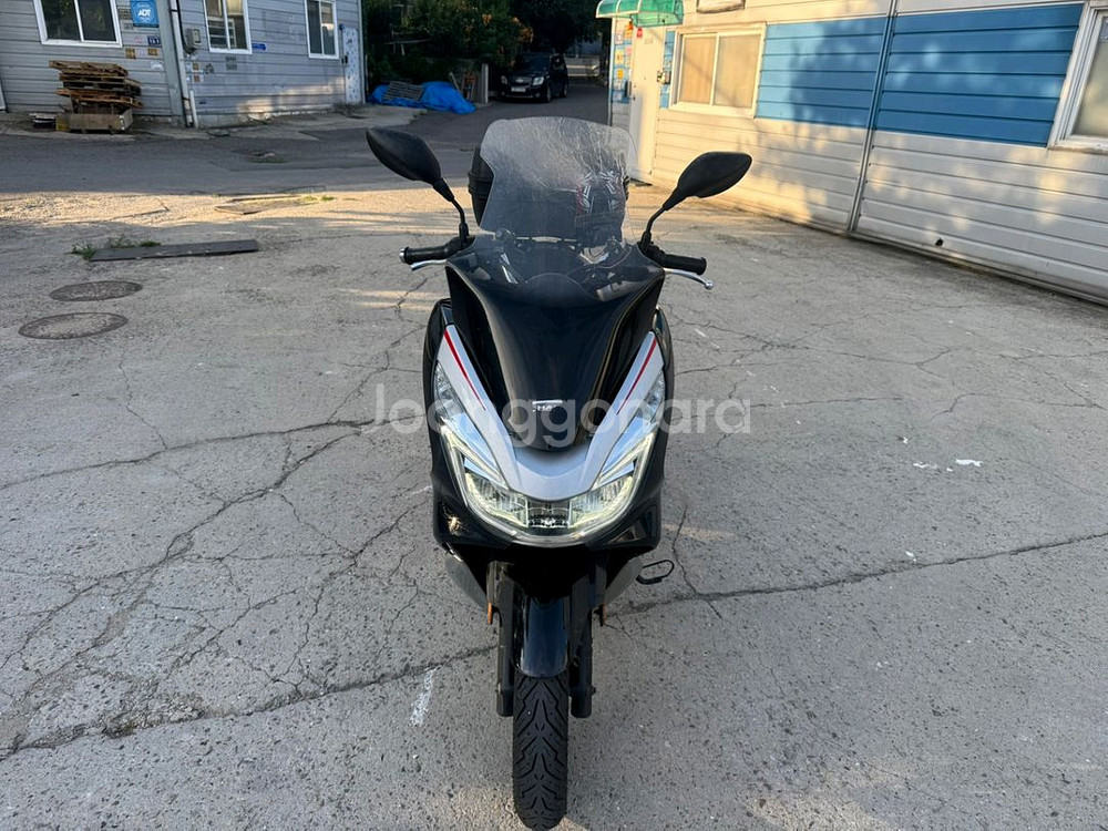 혼다 pcx125 17년 스페셜컬러 판매합니다--2