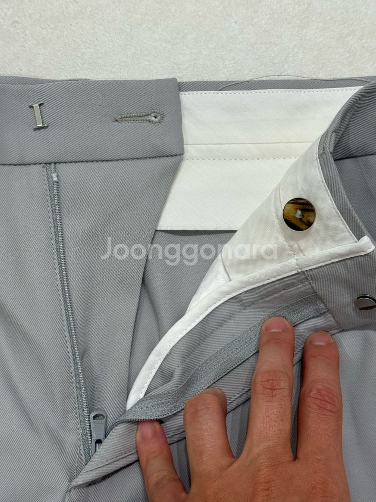 (새상품) Tods 토즈 슬림 핏 버진 울 디테일 팬츠--2