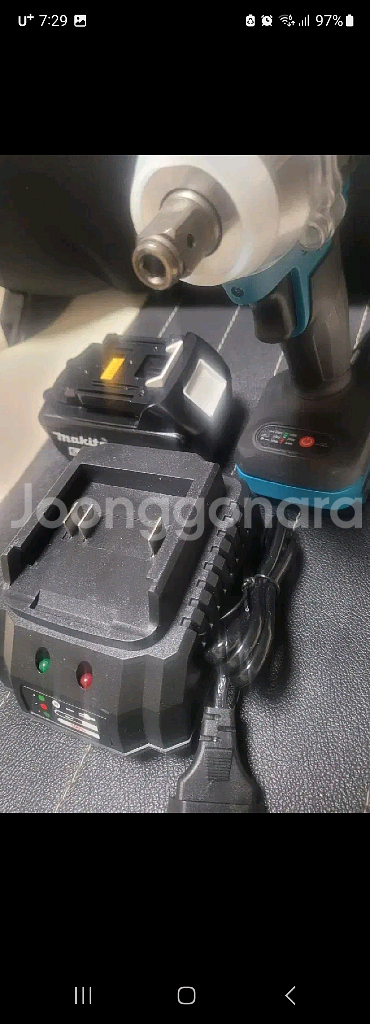 마끼타 임팩드릴 임팩렌치 18V 팝니다.--1