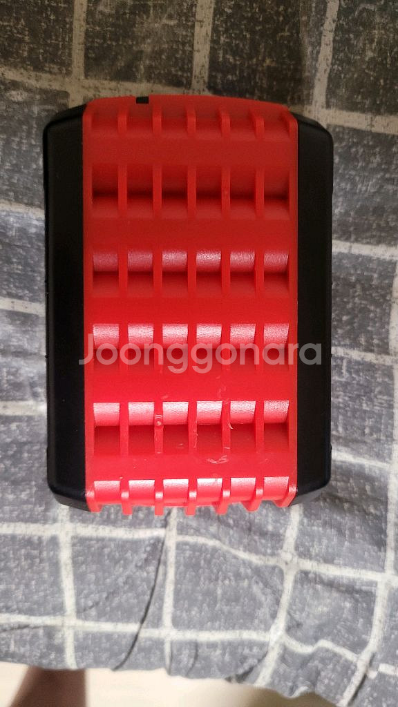 보쉬 고속충전기 와 배터리 6암페어팝니다.택배거래 가능--3