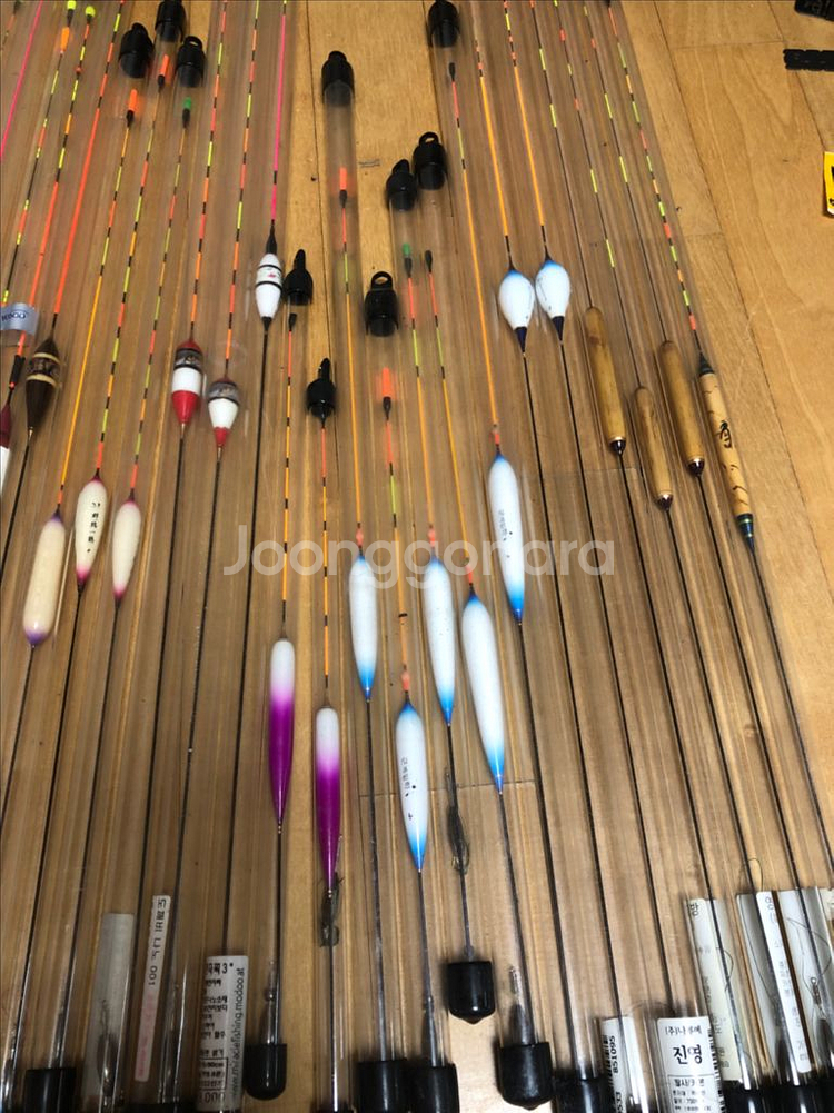 낚시대와 받침대 낚시찌 팝니다--3