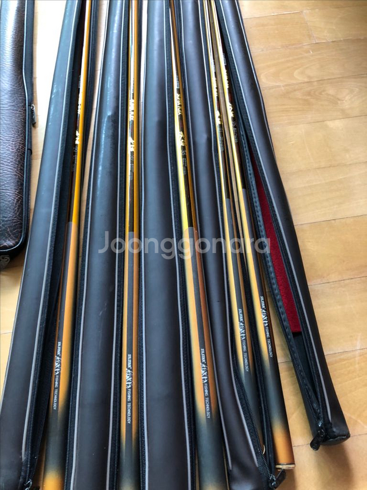 낚시대와 받침대 낚시찌 팝니다--0