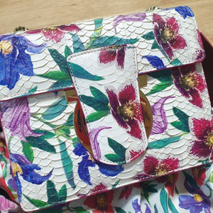 페라가모 뱀피백