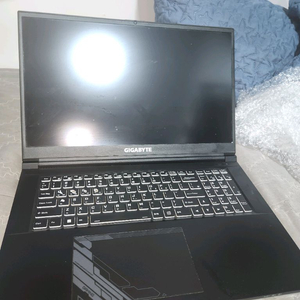 기가바이트 G7 KE 3060 게이밍 노트북 팝니다