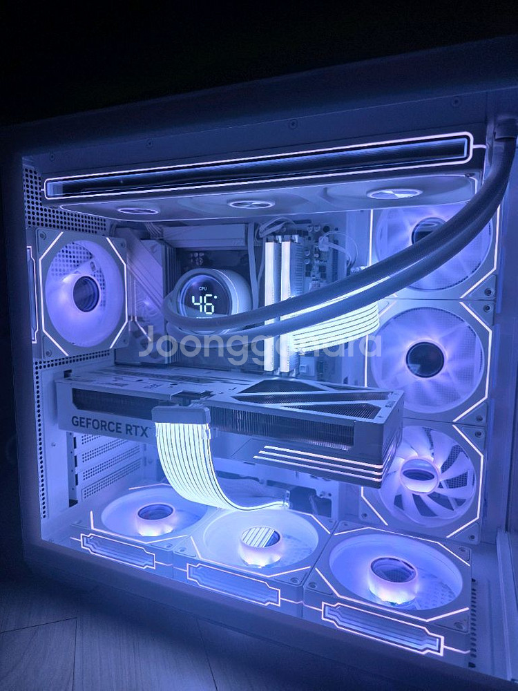 라이젠5 9600X RTX5060TI 화이트본체 팝니다--0