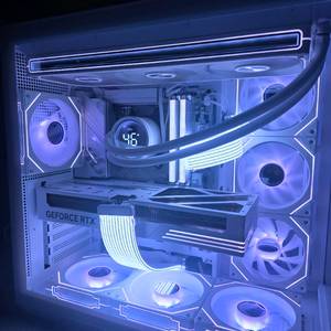 라이젠5 9600X RTX5060TI 화이트본체 팝니다