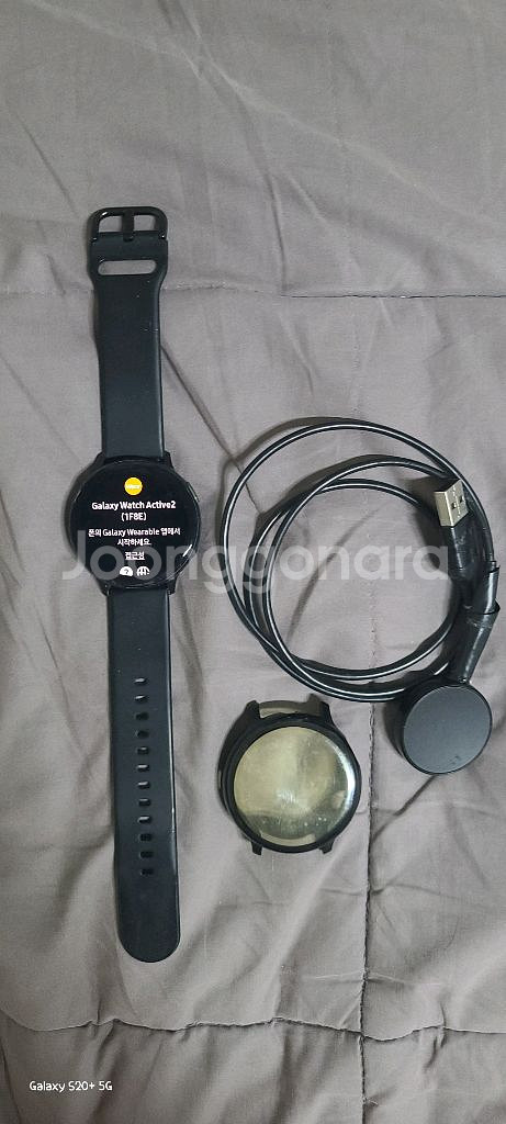 갤럭시 워치 액티브2 44mm 블랙 색상입니다--0