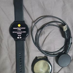 갤럭시 워치 액티브2 44mm 블랙 색상입니다