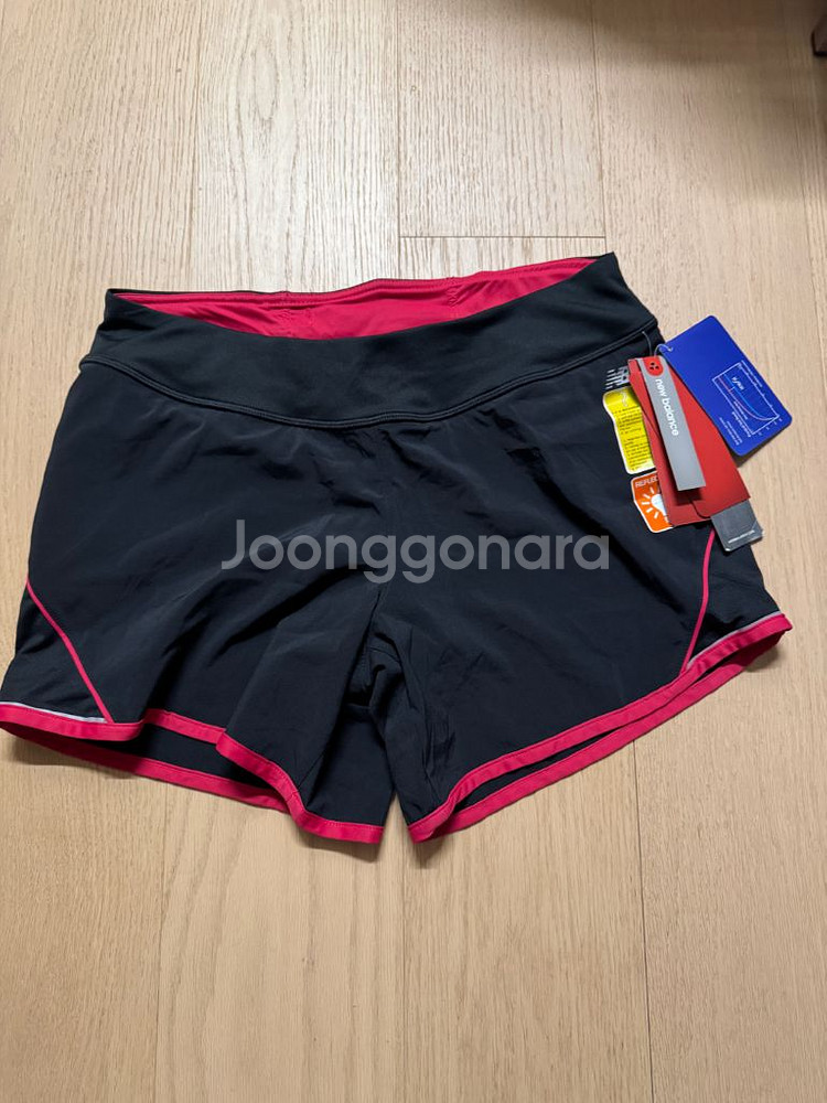 뉴발란스 블랙핑크 반바지 M 새상품 피트니스 런닝복--0