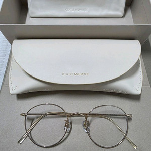 젠틀몬스터 안경 이미지