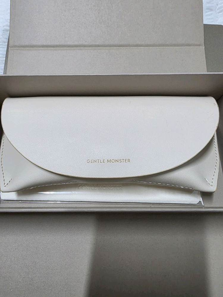 젠틀몬스터 안경 이미지