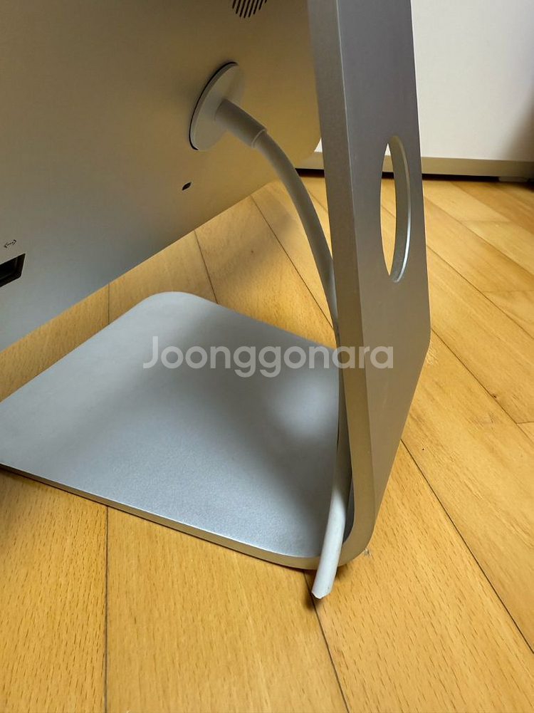 Apple iMac A1311 21.5 Desktop--1