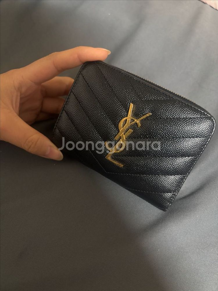(정품)입생로랑 모노그램 컴팩트 지퍼 어라운드 반지갑--0