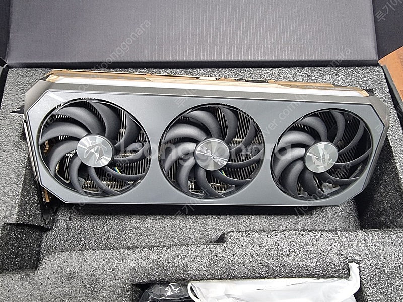 ZOTAC 5080 AMP EXTREME INFINIT--3