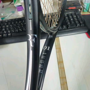 윌슨 RF01 테니스 라켓
