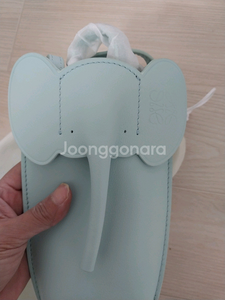 정품 로에베 엘리펀트 폰홀더가방 새상품--3