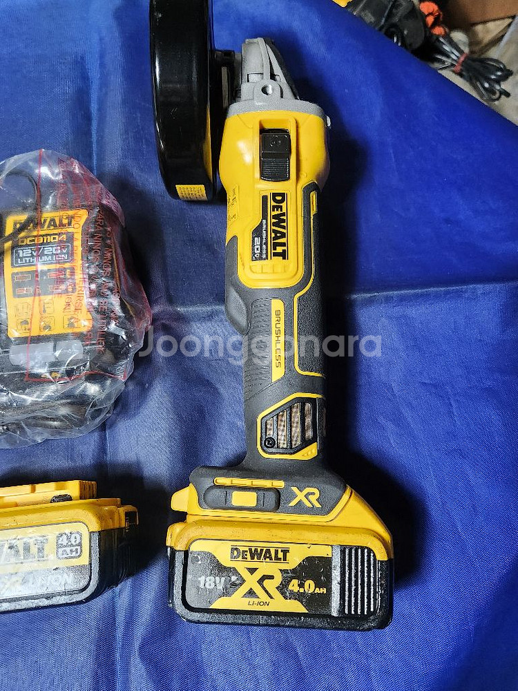 디월트 20v 충전그라인더 DCG405 팝니다--1