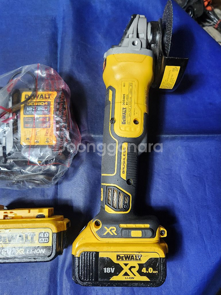 디월트 20v 충전그라인더 DCG405 팝니다--2