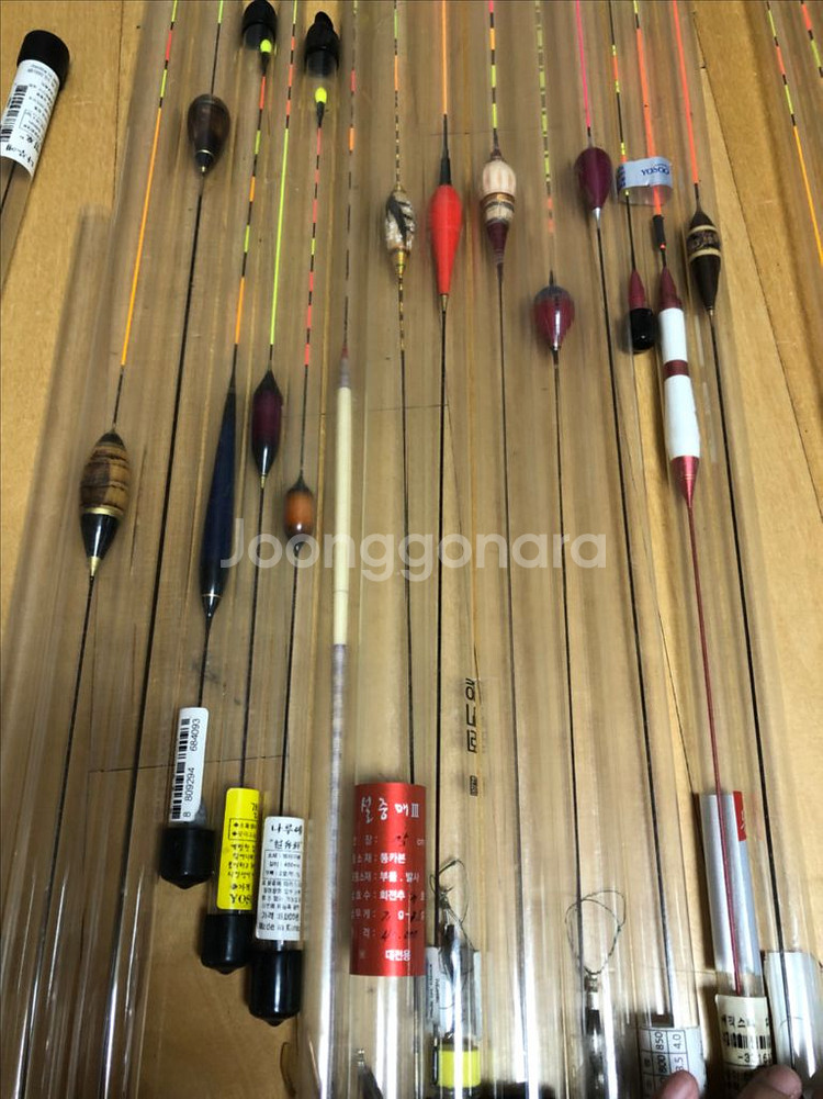 중고 낚시대 4대 받침대 1개 찌 52개 팝니다--2