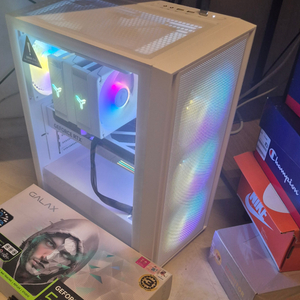 7800X3D RTX5070 영상편집 게이밍 본체 화이