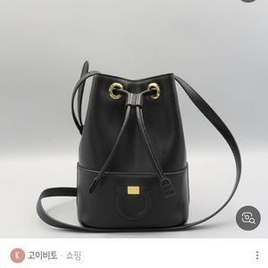 페르가모 버킷백 블랙