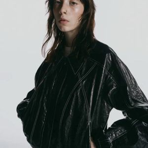 인사일런스 글로시 리버시블 점퍼 BLACK