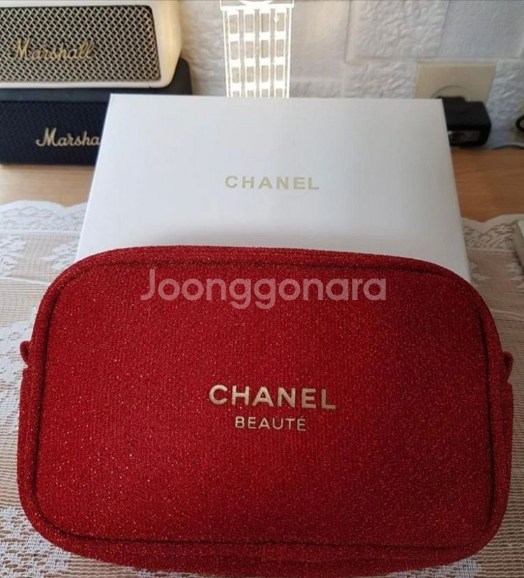 샤넬 정품 레드색상 반짝이 파우치 (박스있는 새상품)--0