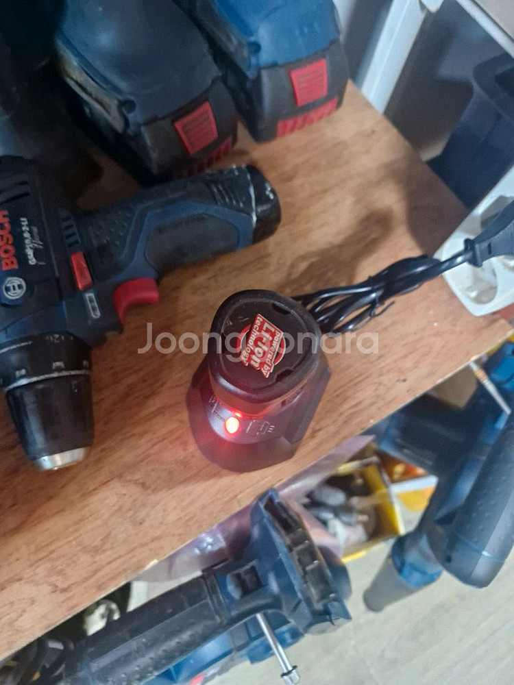 보쉬충전기보쉬배터리 10.8V 2가지일괄--1