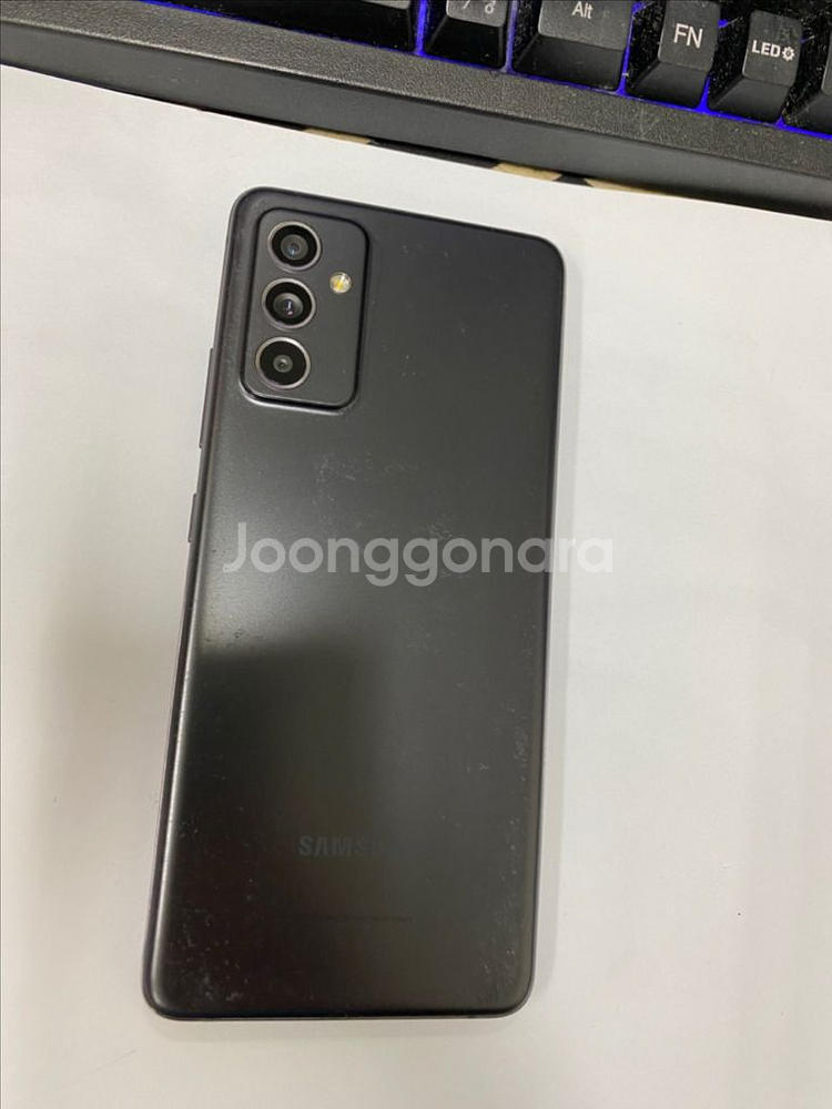 SK 갤럭시퀀텀2 블랙 액정SS급 128G 무잔상급--0