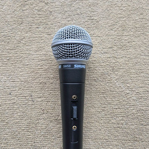 슈어 SM58 마이크