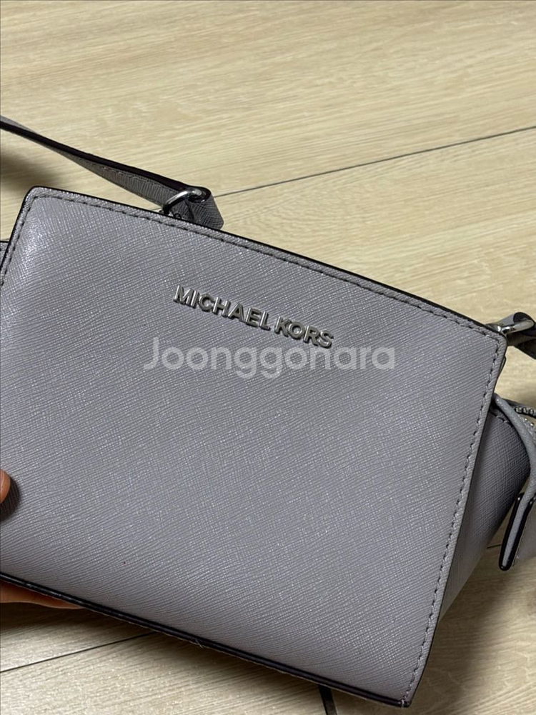 마이클코어스 크로스백--1