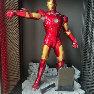 절판된 1/4 아이언맨 마크3 피규어 조상 판매합니다