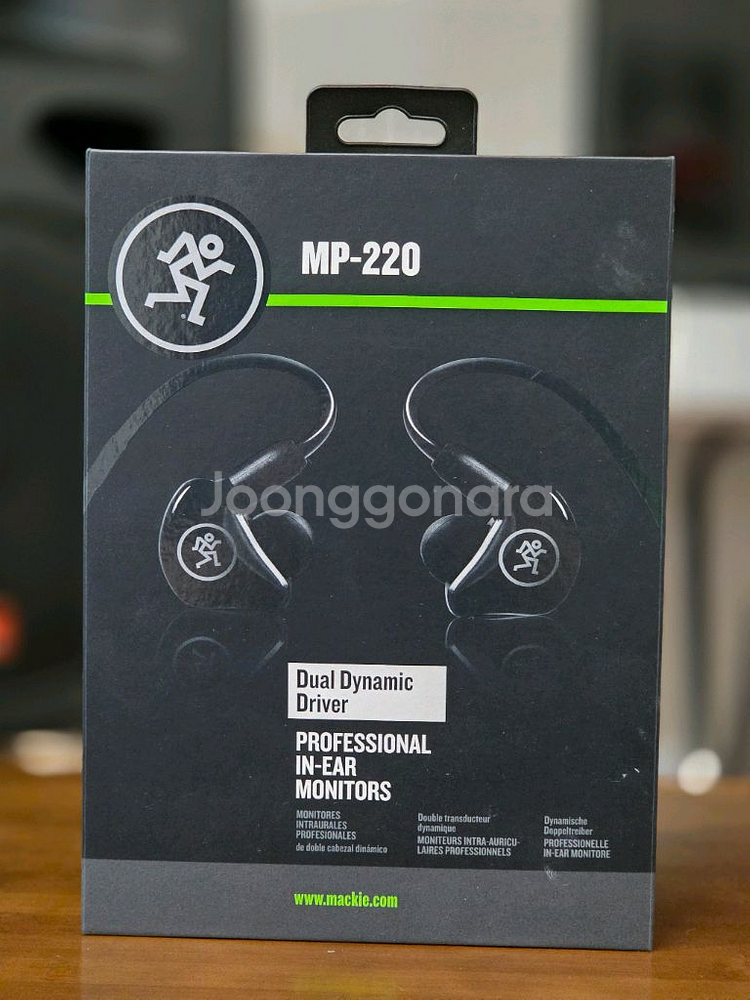 Mackie MP-220 인이어 모니터 판매합니다.거의--0