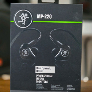Mackie MP-220 인이어 모니터 판매합니다.거의