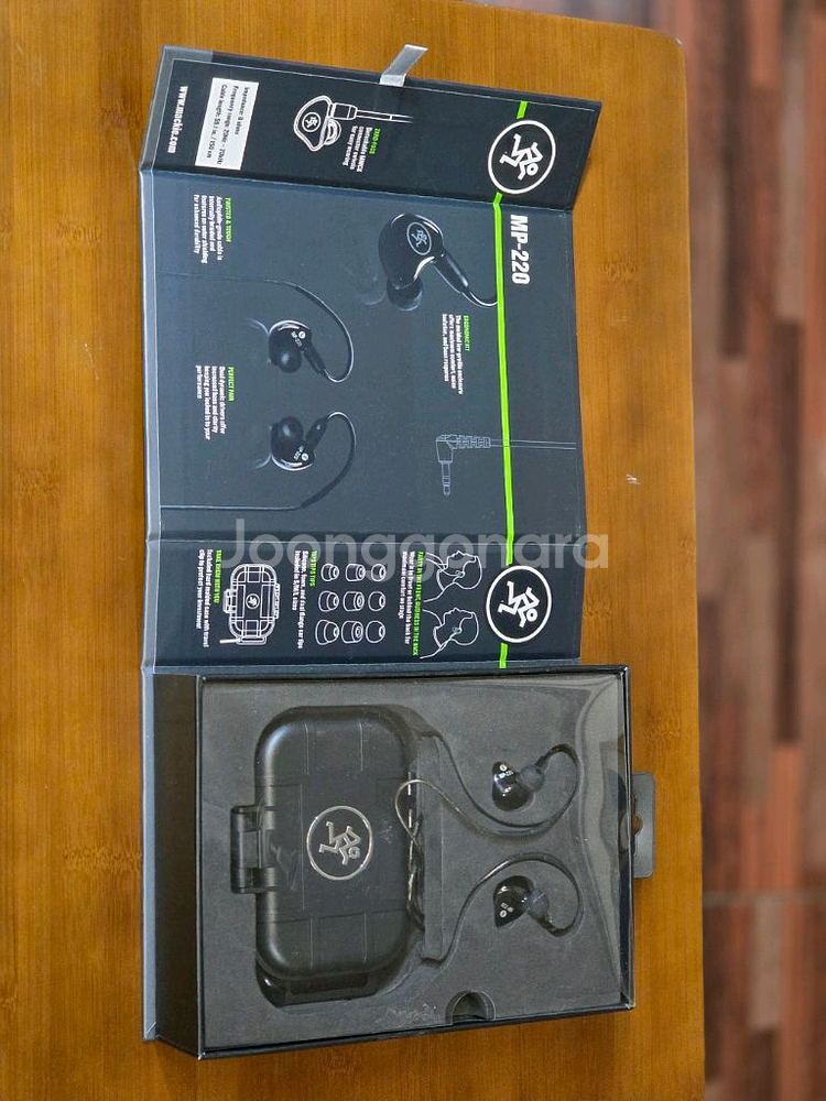 Mackie MP-220 인이어 모니터 판매합니다.거의--3