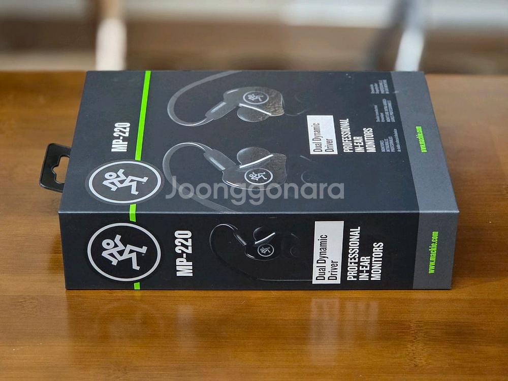 Mackie MP-220 인이어 모니터 판매합니다.거의--1