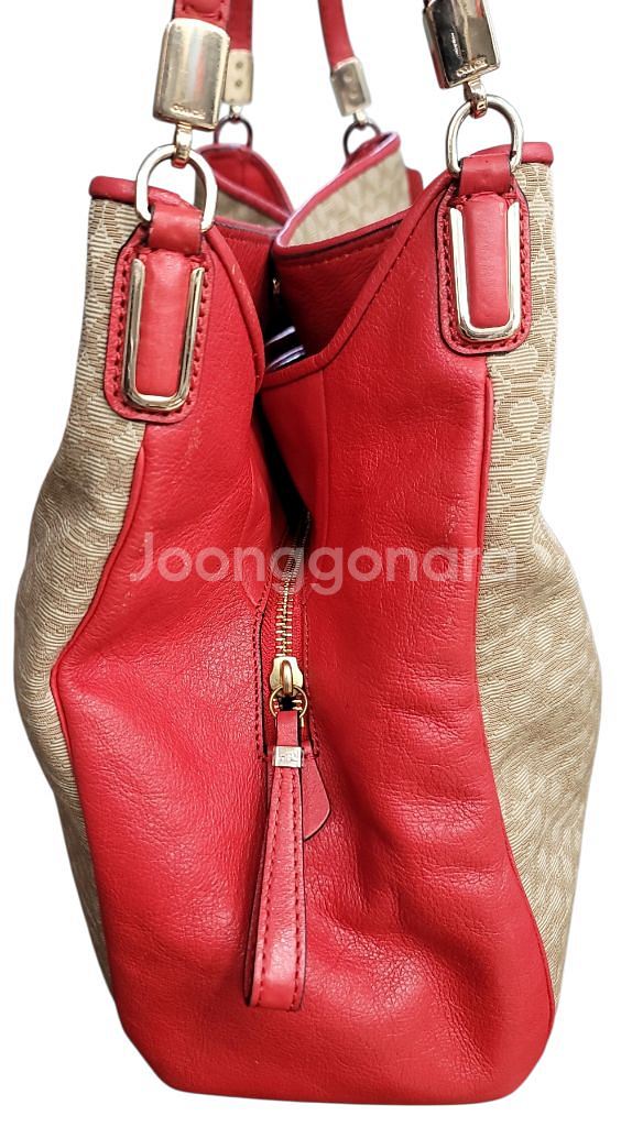 코치 시그니처 숄더백 레드--3