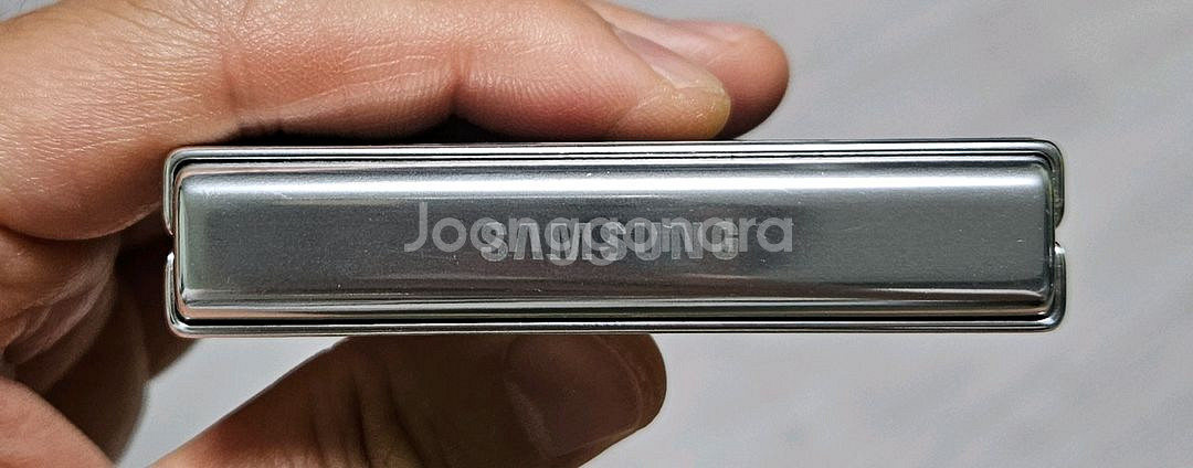 갤럭시 Z플립5 크림 512GB 부품용 싸게 팝니다.--3